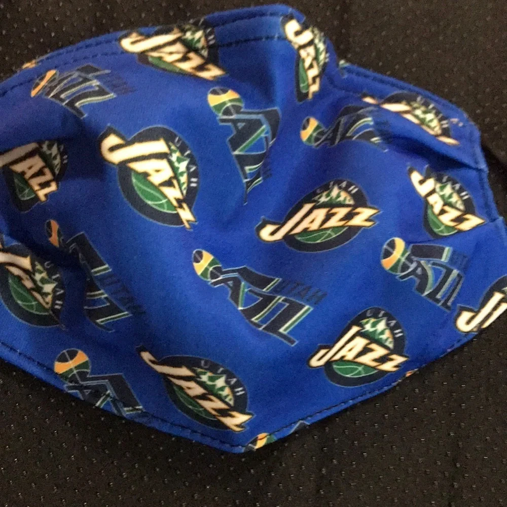 6/$20 New Utah Jazz face mask and lanyard